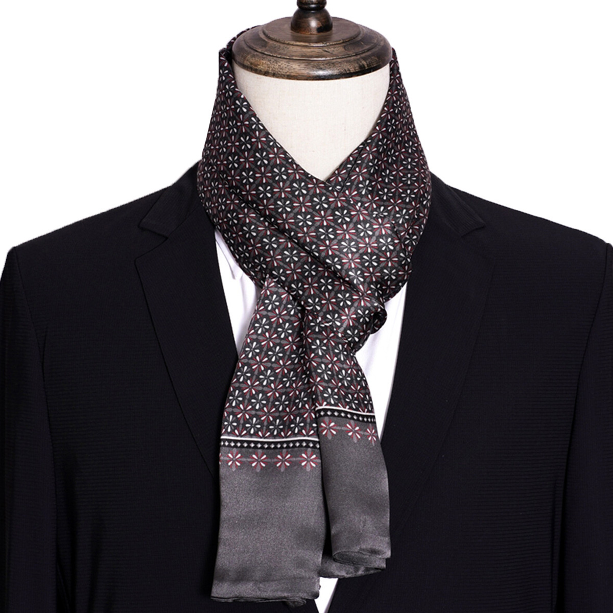 Neuer gestreifter Seidenschal  – Men'S Accessories Premium Bewertung und Preis